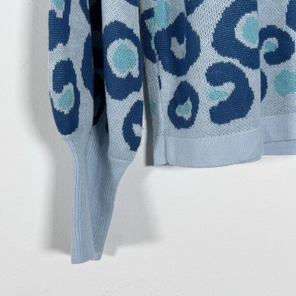 Lilly Pulitzer Jasmina Sweater Womens Sz M Skim Blue Don’t Be A Cheetah V-Neck - Picture 4 of 11